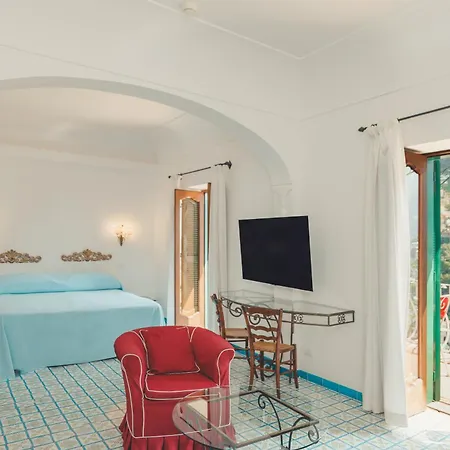 Poseidon Hotel 4*