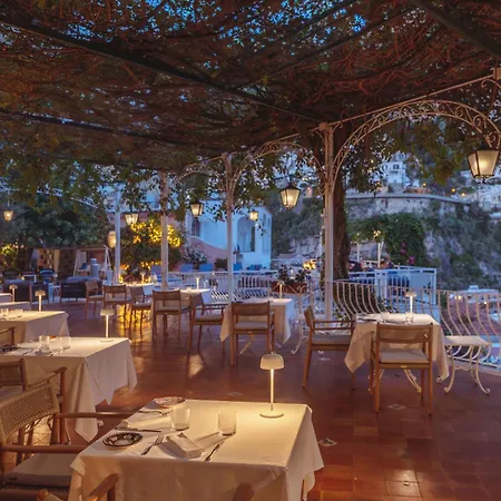 Poseidon Hotel 4*