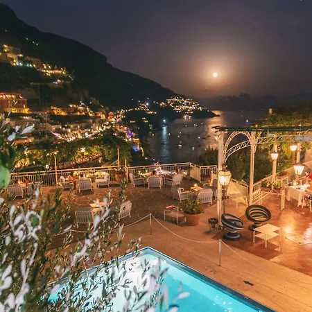 Poseidon Hotel 4*
